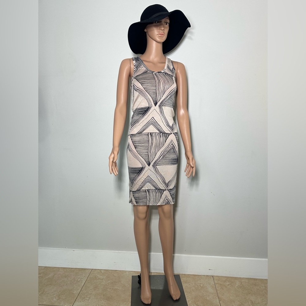 BCBG. Size M.